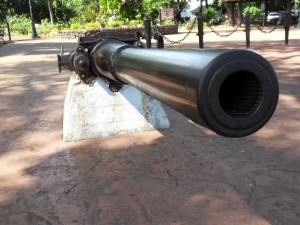 Cannon of the Sea Eagle, Papeete/Tahiti, Kanone der Seadler in Papeete/Tahiti
